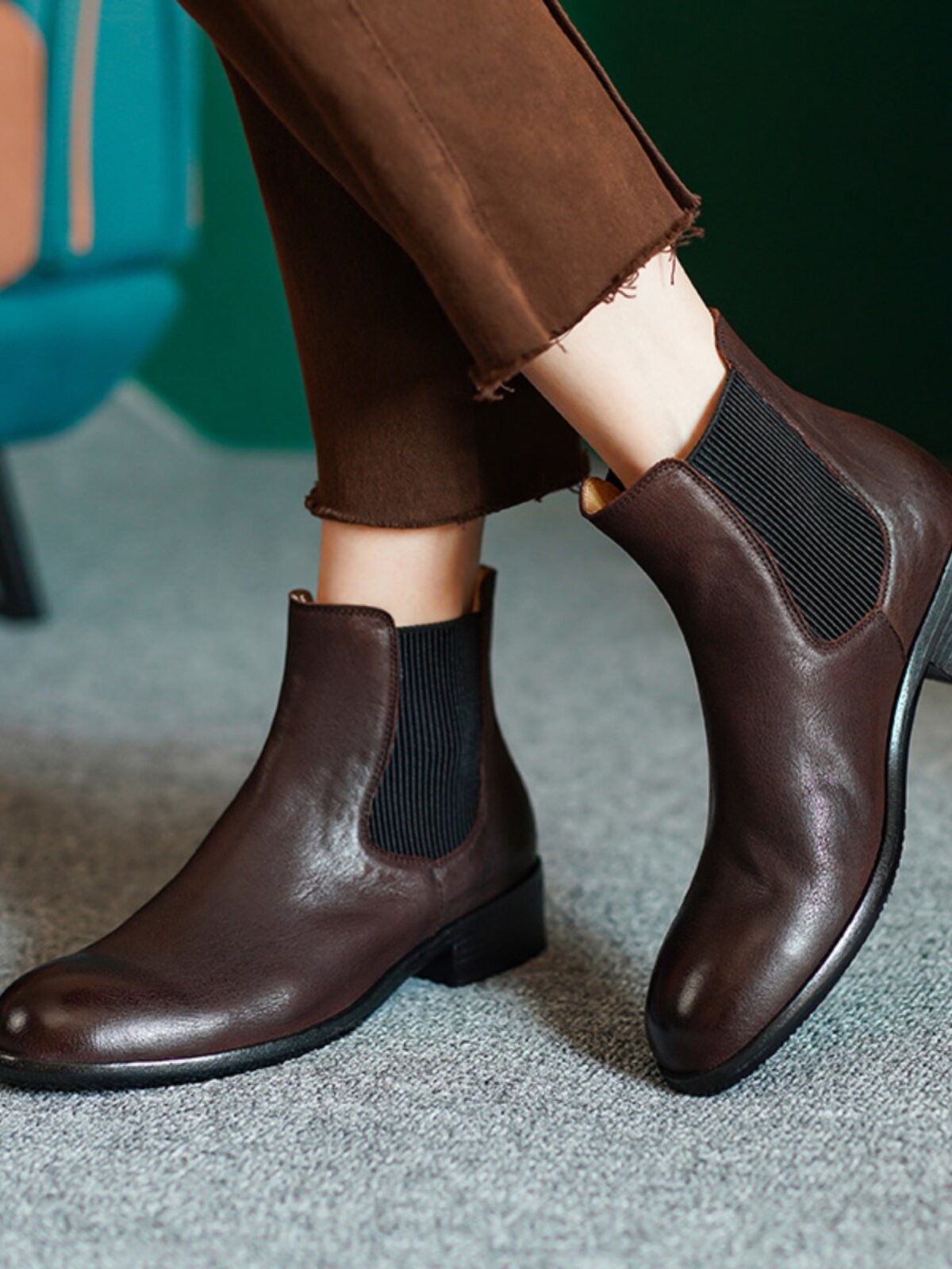2024 NEW FLAT LEATHER CHELSEA BOOTS BRITISH STYLE AUTUMN AND WINTER FLEECE RETRO PURE LEATHER BOOTIES WOMENS HIGH FEELING