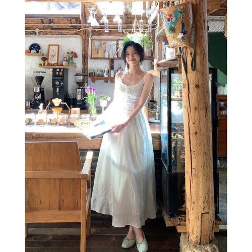吊带连衣裙女春温柔显瘦白色长裙