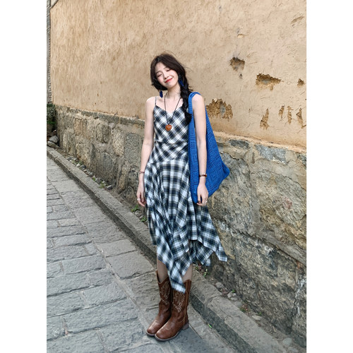 吊带连衣裙女春夏不规则格子长裙