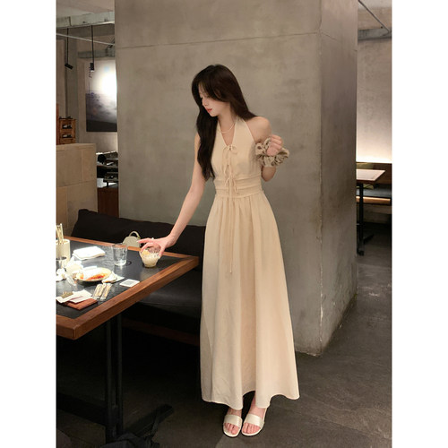 Even一雯【浮生半日】韩系高智感法式V领度假挂脖氛围感连衣裙