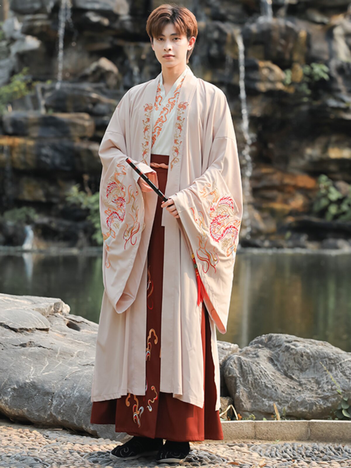 중국 스타일 말 얼굴 스커트 정장 2023 새로운 겨울 일일 HANFU 복고풍 드래곤 패턴 자수 무술 스타일 커플 의류