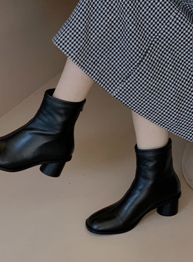 BUBBLE  韩国小圆头女真皮中跟显瘦后拉链短靴女215