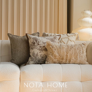 轻奢高级感抱枕毛绒腰枕样板间软装靠枕新家搭配别墅沙发长条靠垫