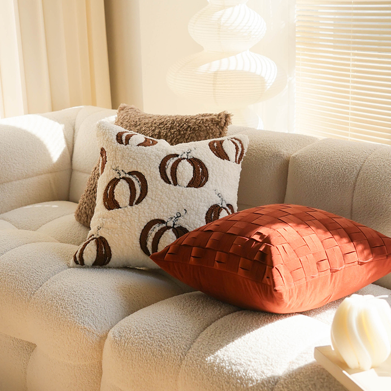 现代简约毛绒抱枕南瓜刺绣枕套