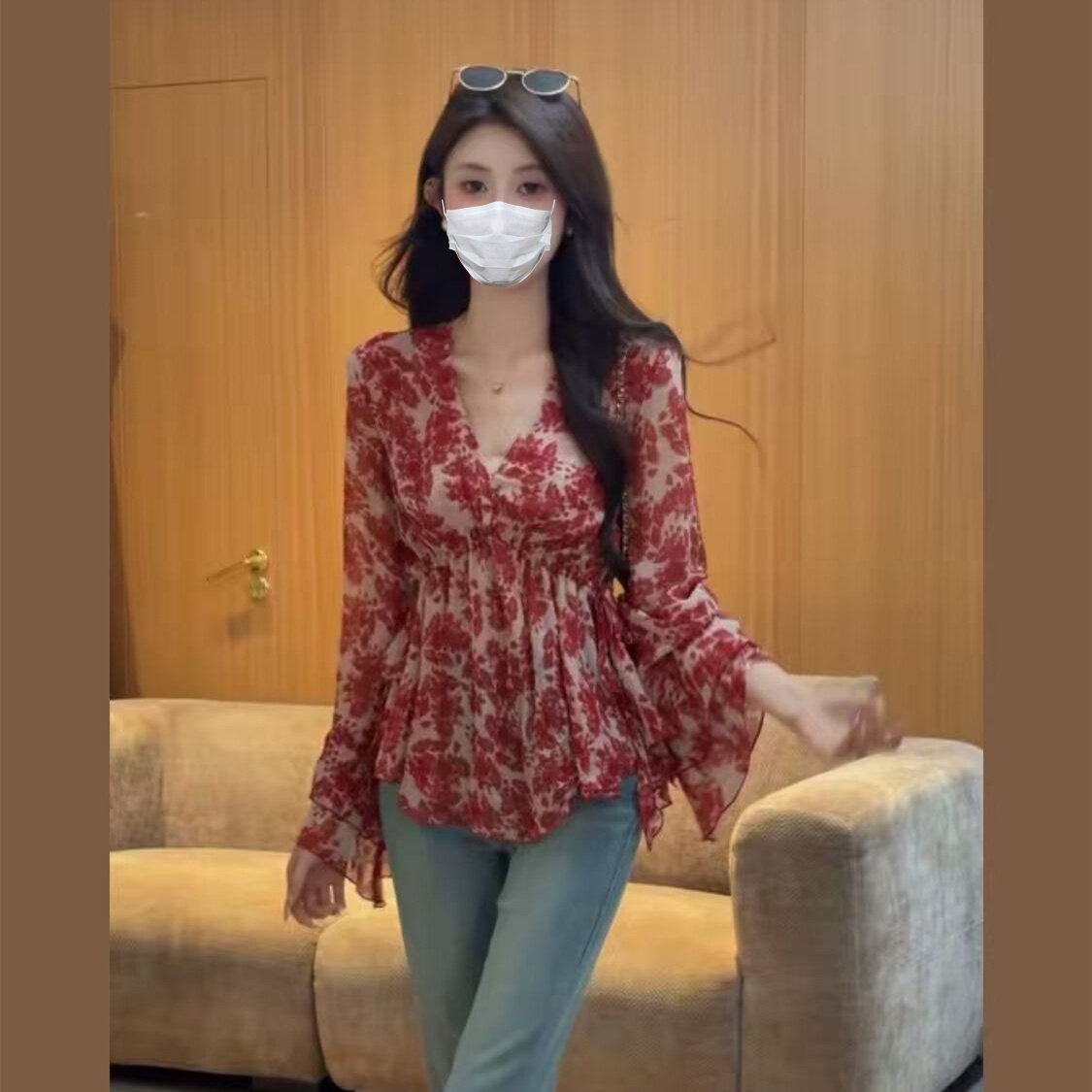 法式慵懒风V领碎花喇叭长袖雪纺衫女收腰薄款减龄红色上衣防晒ins