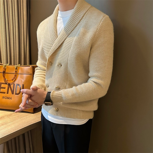 开衫式青果领双排扣男毛衣