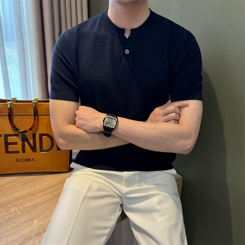 通勤纯色纹理单扣亨利领t恤
