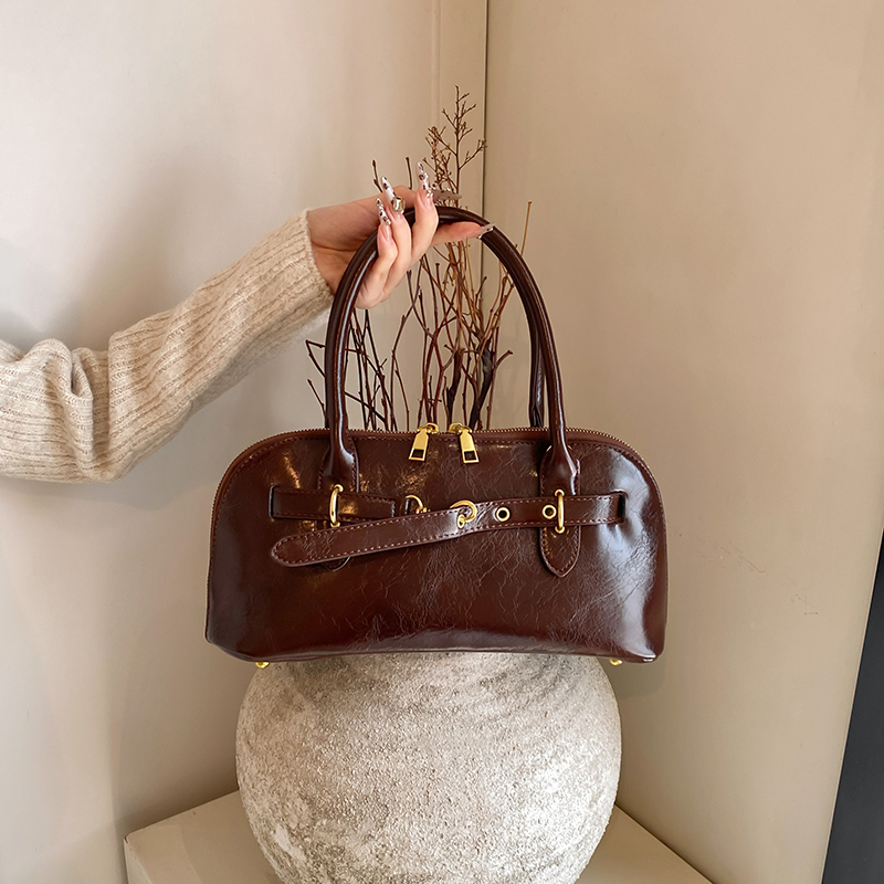 小众包包女2025新款时尚蜡油皮法棍腋下包百搭复古单肩斜挎手提包