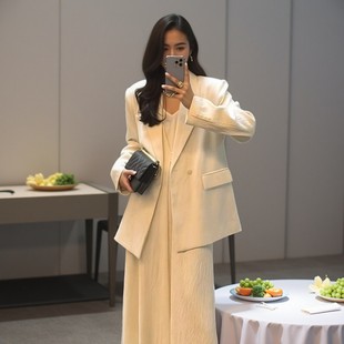 外套2025春秋新款 大码 胖mm吊带长裙西装 休闲米白色套装 两件套 女装