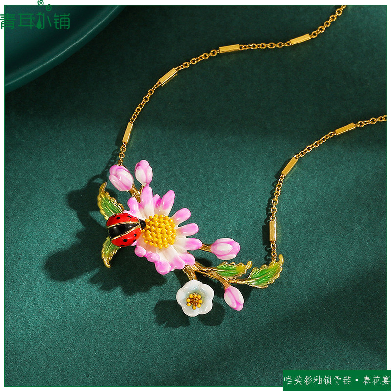 珐琅彩釉渐变色雏菊花瓢虫锁骨链