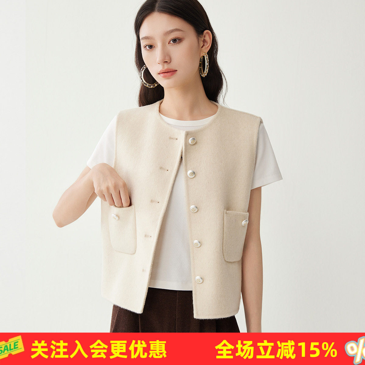 金菊【毛呢】2026叠穿单品不对称珍珠扣双袋复古风羊毛背心马甲