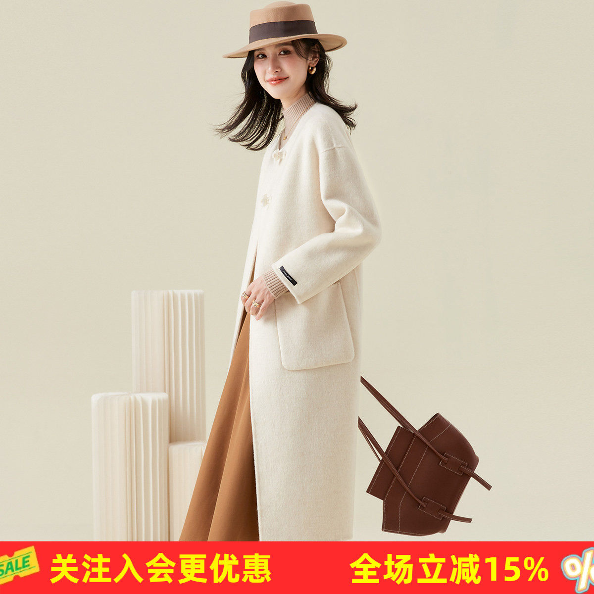 金菊牛角扣羊毛大衣女春秋2026新款圆领双面呢外套简约大口袋设计
