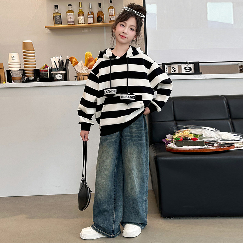 条纹连帽春秋款长袖女孩爱心挂件秋季套装