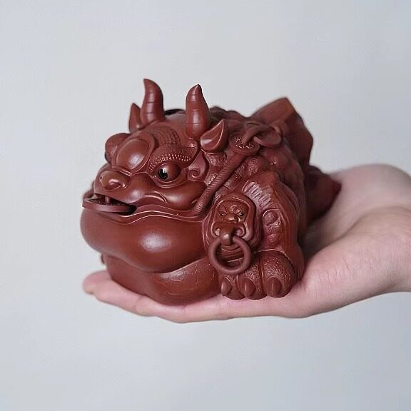 吞天玄甲金蟾招财紫砂茶宠摆件