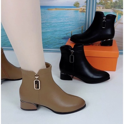 爆款真皮短靴女2025秋冬新款软底洋气时尚防滑马丁靴舒适加绒靴子
