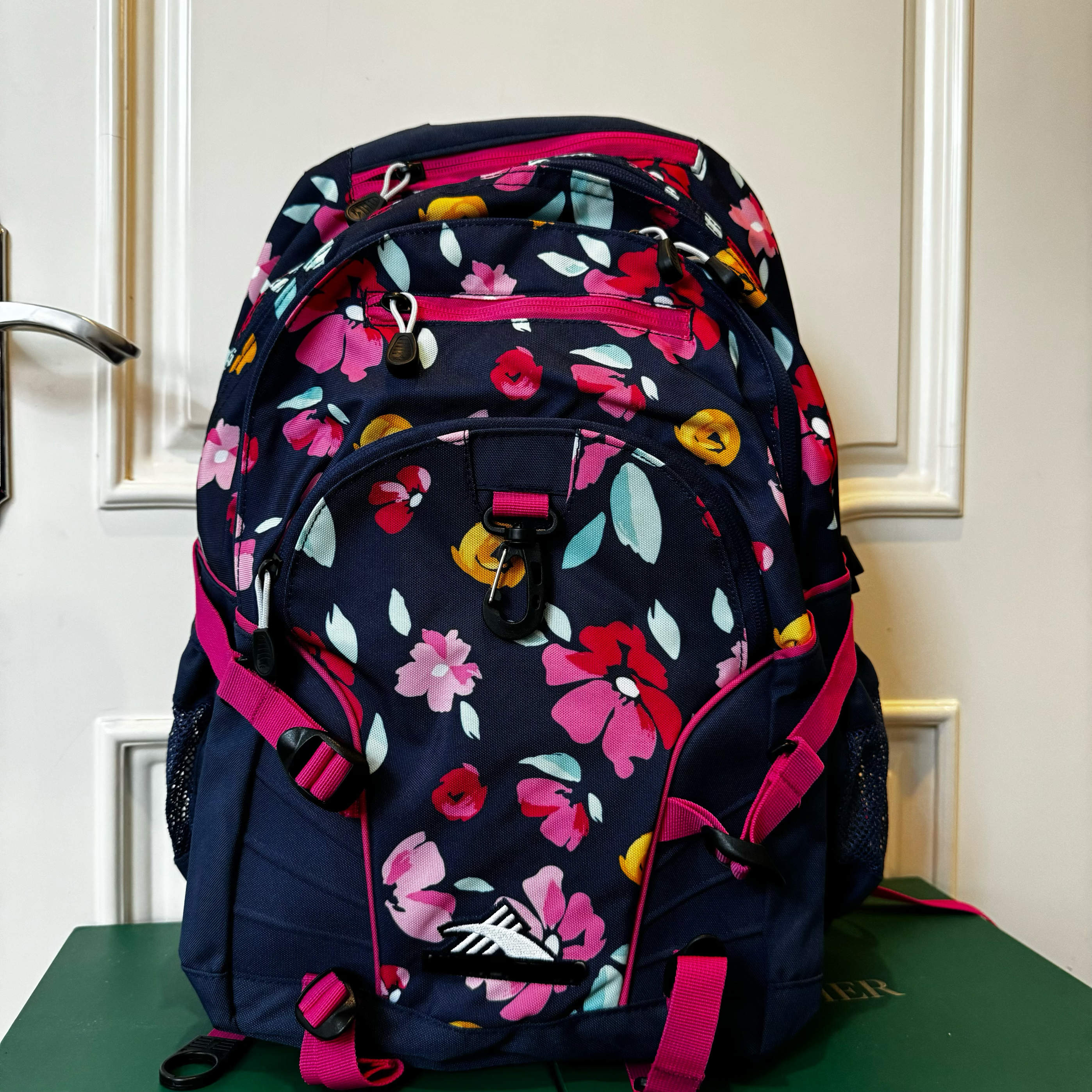 到货啦 米国轻便大容量双肩背包登山徒步户外包多色高年级书包