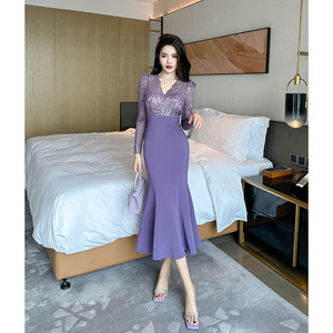 V领修身鱼尾连衣裙中长款初秋女装新款古风轻奢蕾丝小众气质长裙