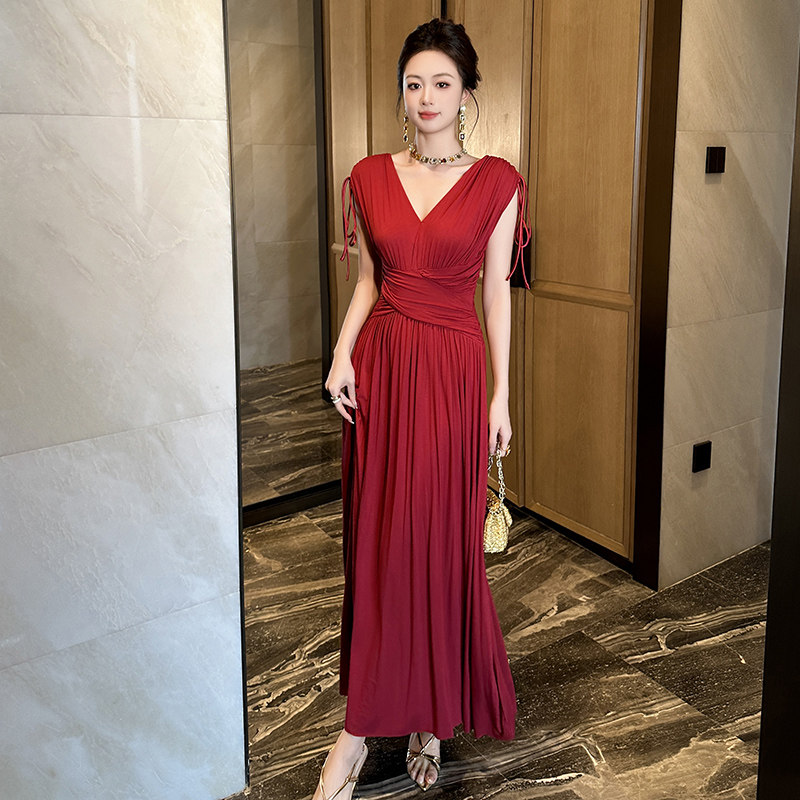 2026新款酒红色敬酒服性感长款连衣裙收腰显瘦V领包臀裙轻奢小众