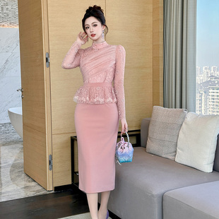 优雅气质显瘦名媛风针织连衣裙冬超好看假两件粉色蕾丝包臀中长裙