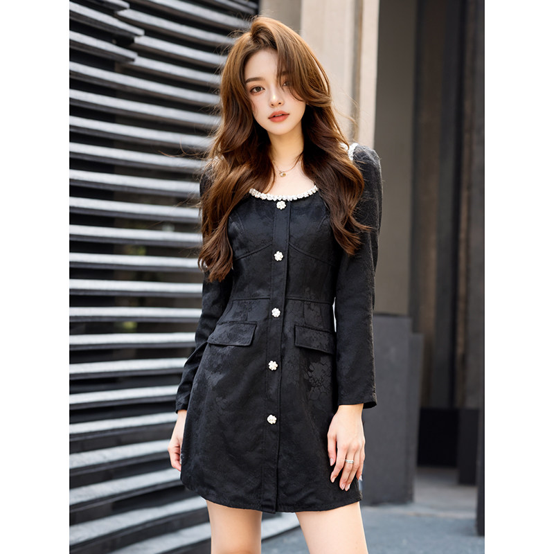 黑色方领长袖连衣裙提花面料秋冬季新款赫本风气质短款a字版裙子