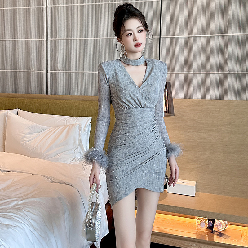 挂脖V领包臀打底气质女装连衣裙