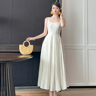 轻奢高级感气质显瘦方领吊带连衣裙温柔白月光小个子长款大摆裙