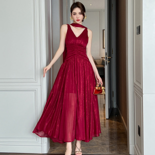 红色深V领遮肚子显瘦吊带连衣裙长款田园风微胖收腰气质雪纺裙子