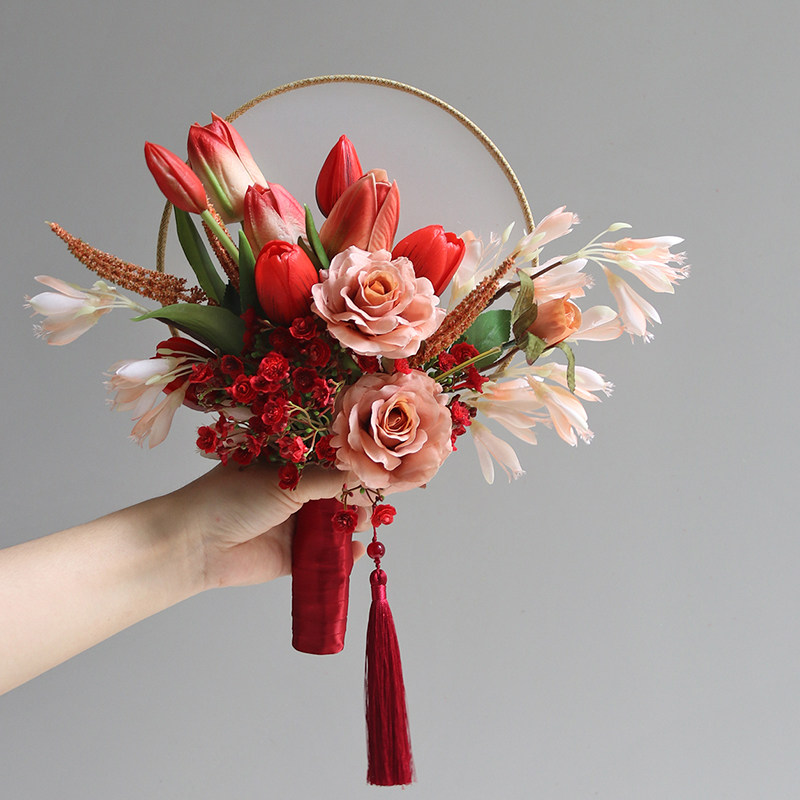 新中式团扇手捧花 新娘结婚摄影晨袍手捧玄关台面摆放绢花装饰