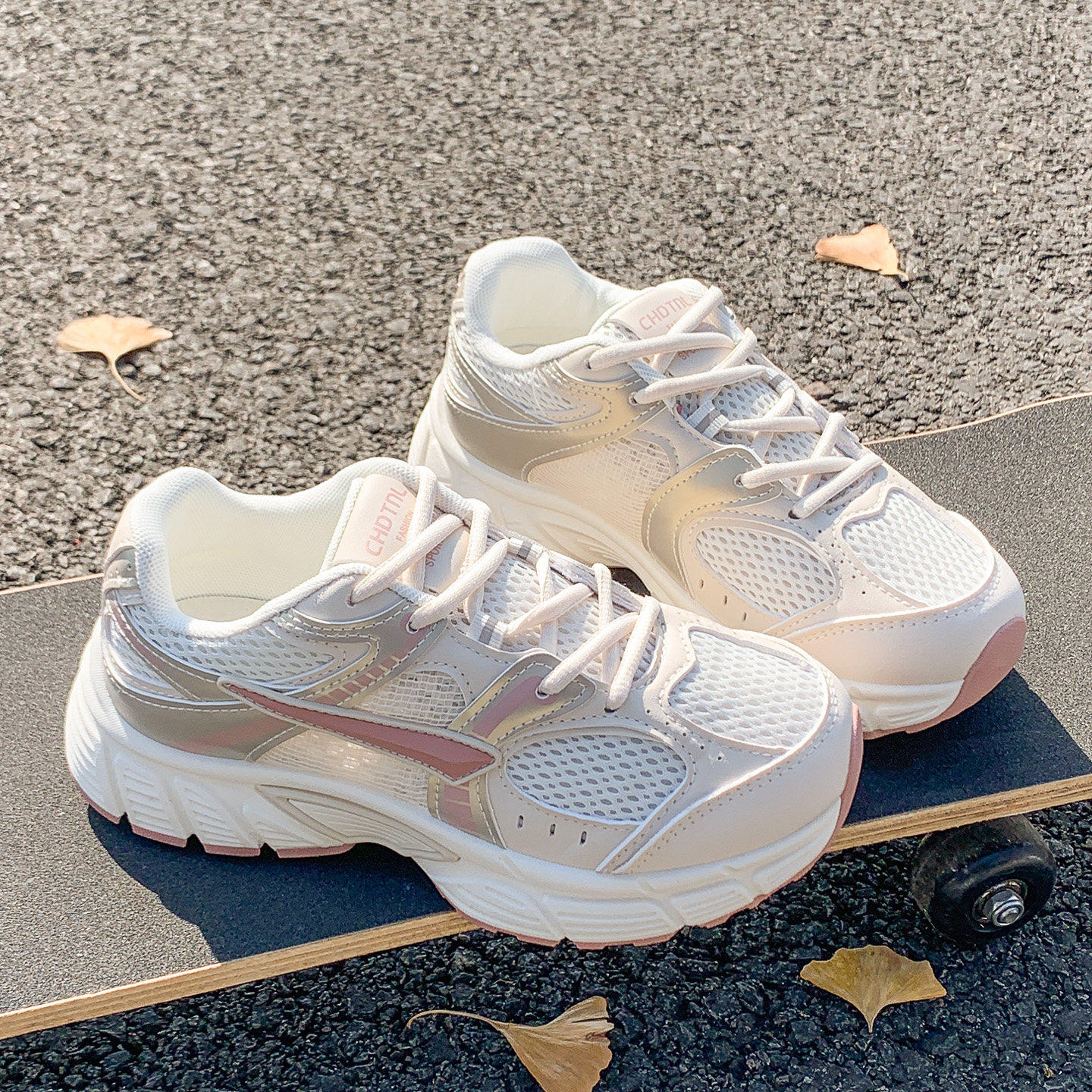 2026超火老爹鞋轻便软底超轻女鞋春季网面透气厚底配阔腿裤运动鞋