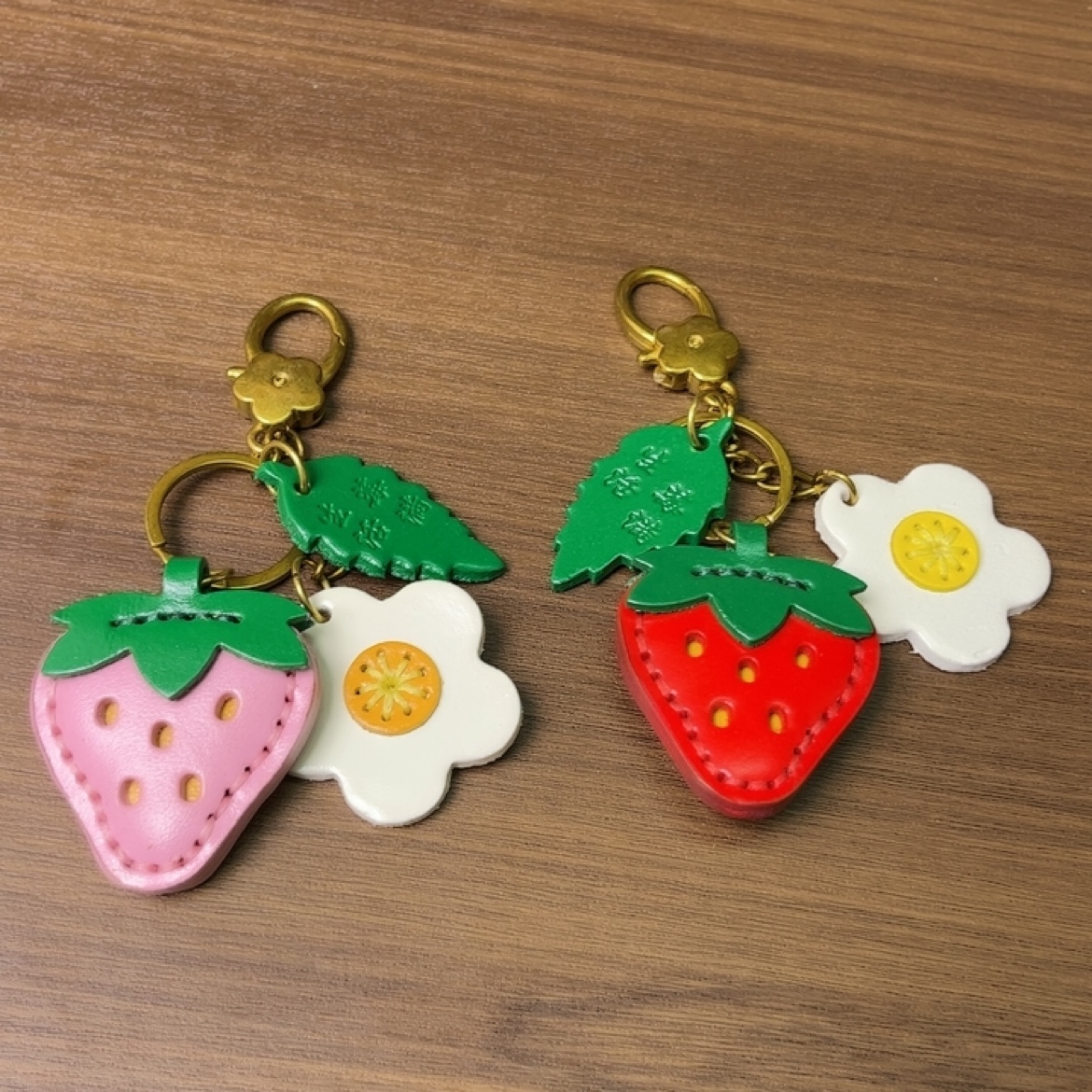 头层牛皮真皮草莓钥匙扣挂件包包挂件