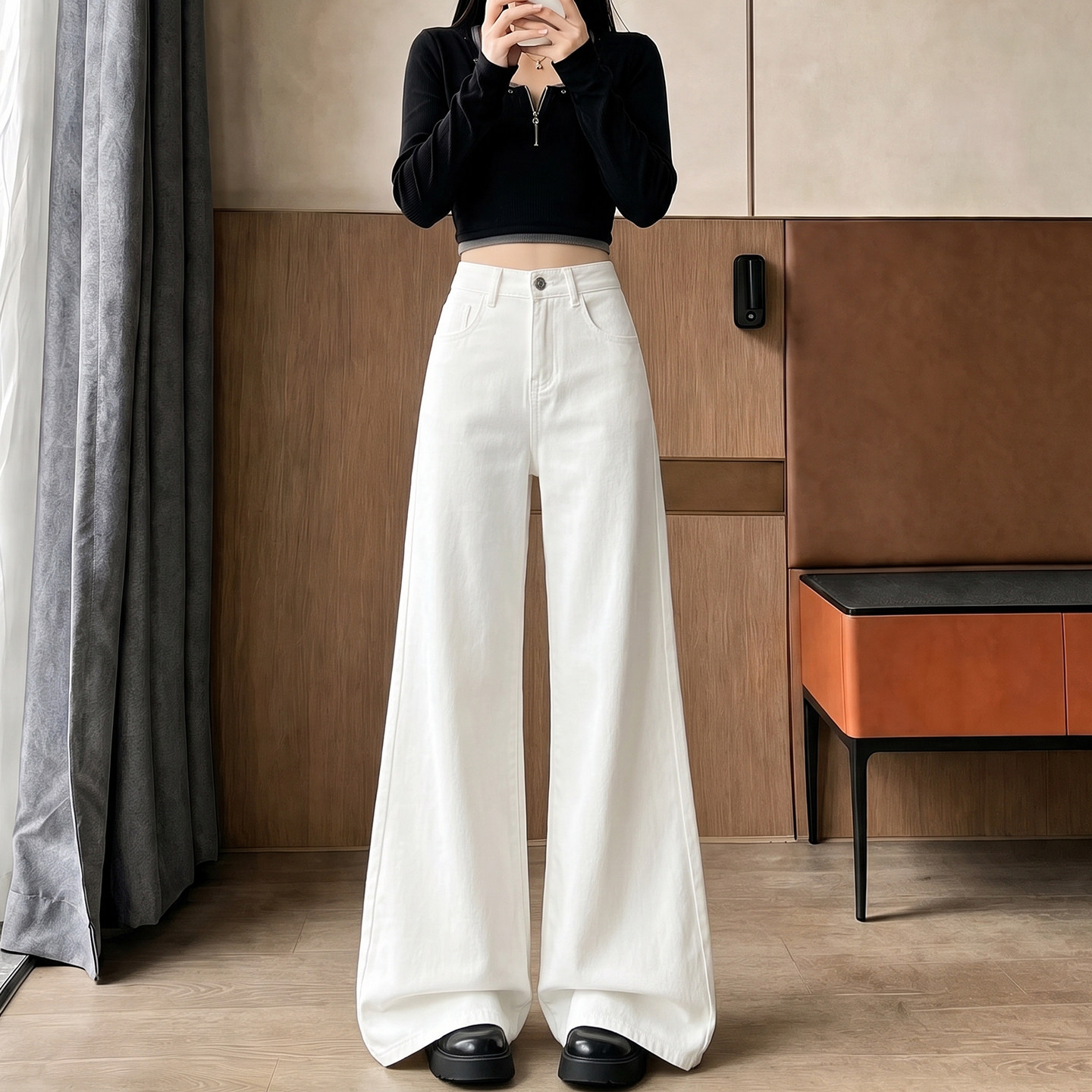 白色微喇不贴腿阔腿牛仔裤女秋季2026新款休闲百搭宽松拖地喇叭裤