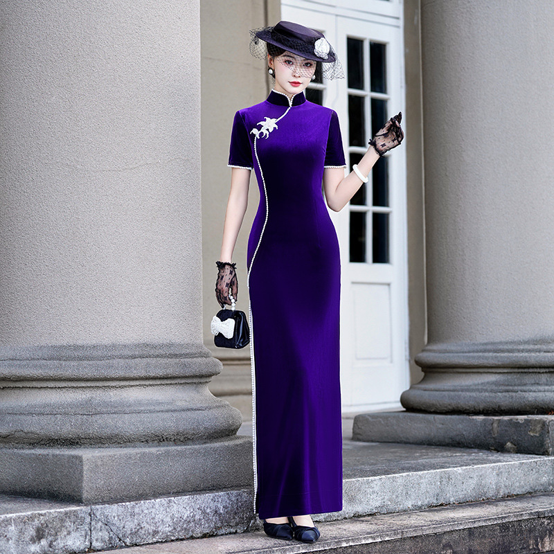 金丝绒旗袍2025年秋冬新款紫色长袖中老年高端气质舞台走秀演出服