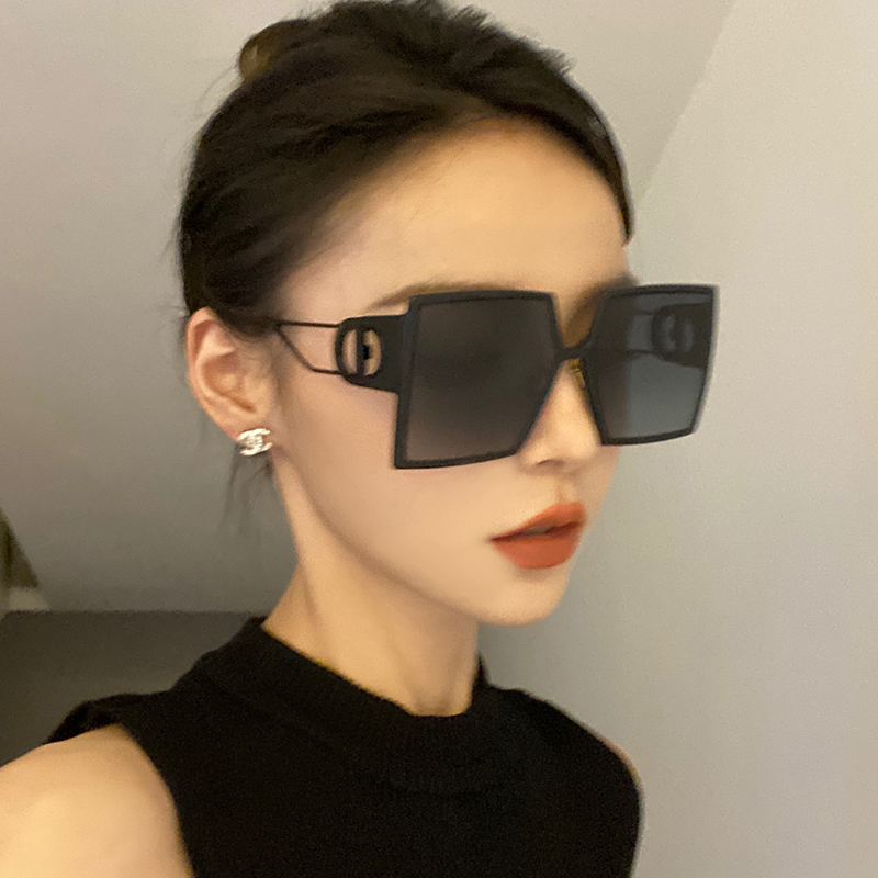2021高级风白色大方框显瘦太阳镜