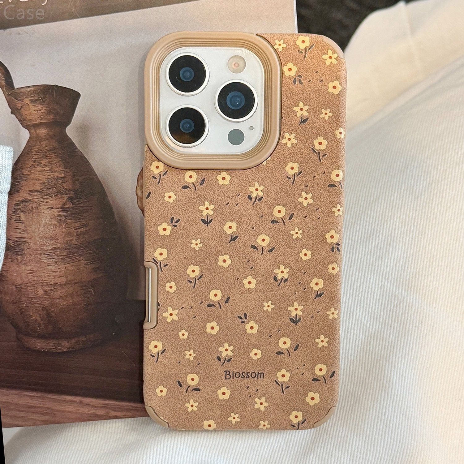 秋冬棕色小花朵适用苹果16promax手机壳iphone17新款15pro女款14日韩复古文艺风11皮质12全包软壳皮纹温柔风