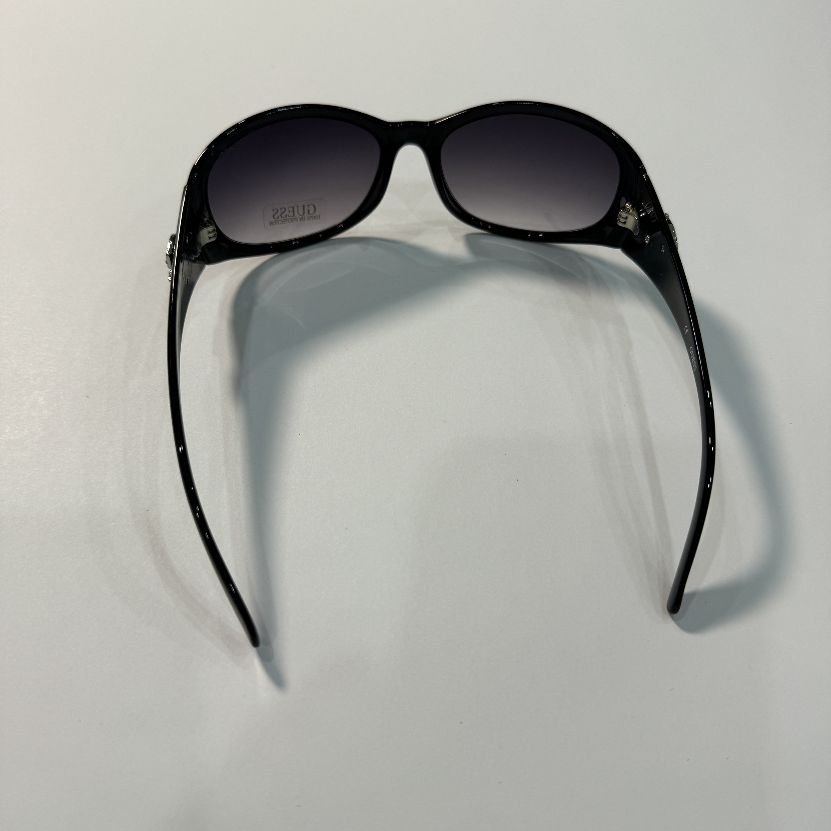 国际品牌GUESS 2024女款墨镜太阳眼镜复古小片形设计绝版特价宝贝