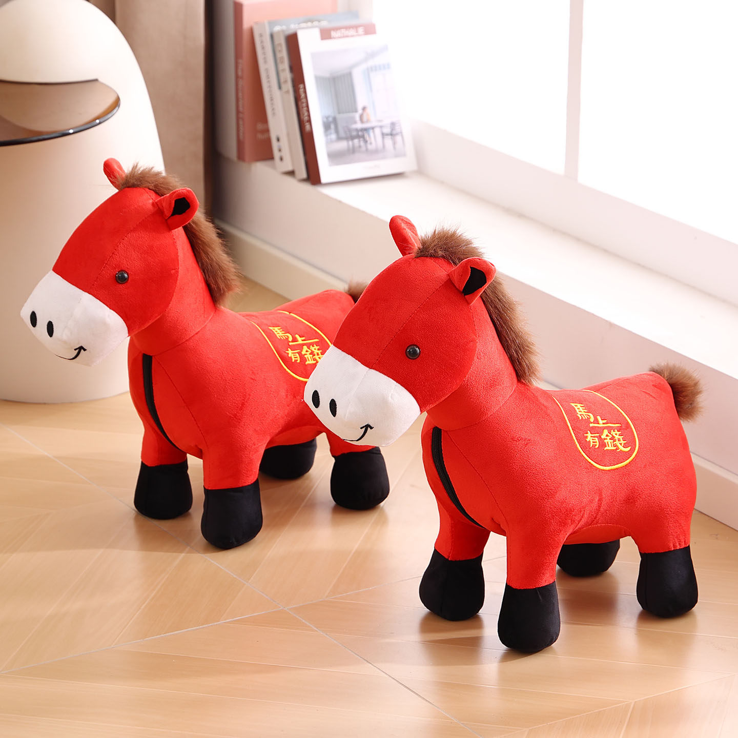 矮凳家用软毛绒结实耐用儿童马吉祥物坐凳红色骑凳可爱动物喜庆凳