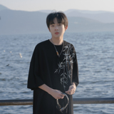 黑色