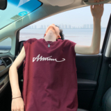 酒红色