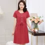 Phụ nữ trung niên mùa hè tay ngắn bằng vải cotton và vải lanh ở giữa của bà mẹ trung niên kích thước lớn trên đầu gối màu rắn - Phụ nữ cao cấp áo lẻ trung niên