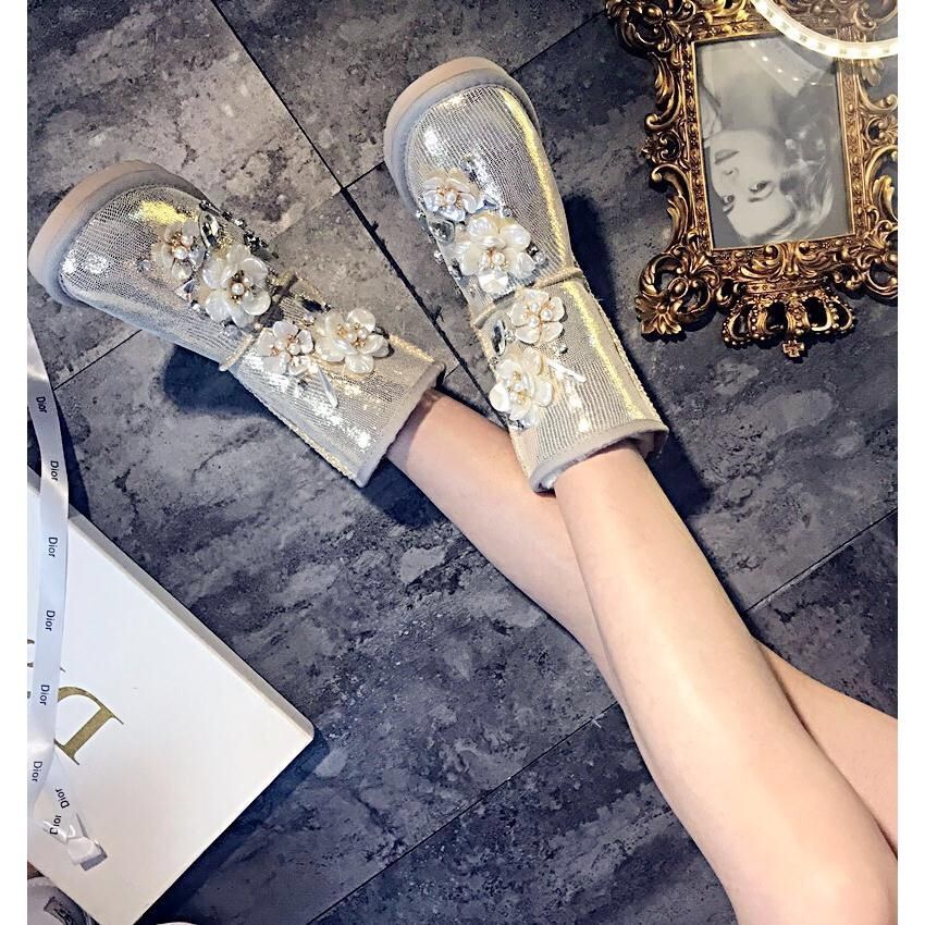 银白色亮片羊毛加厚防滑中筒靴