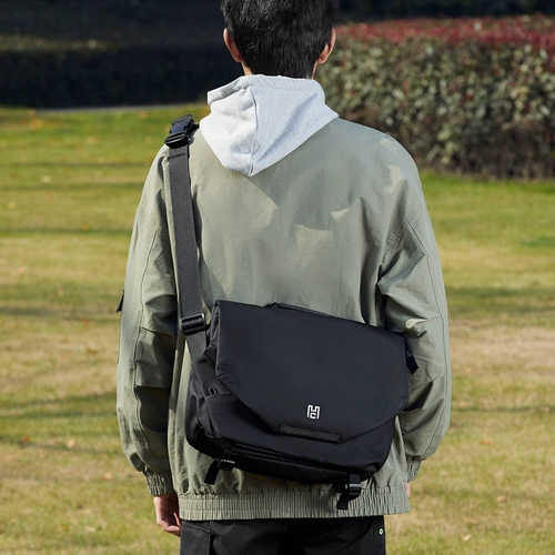 Ноутбук, вместительная и большая сумка