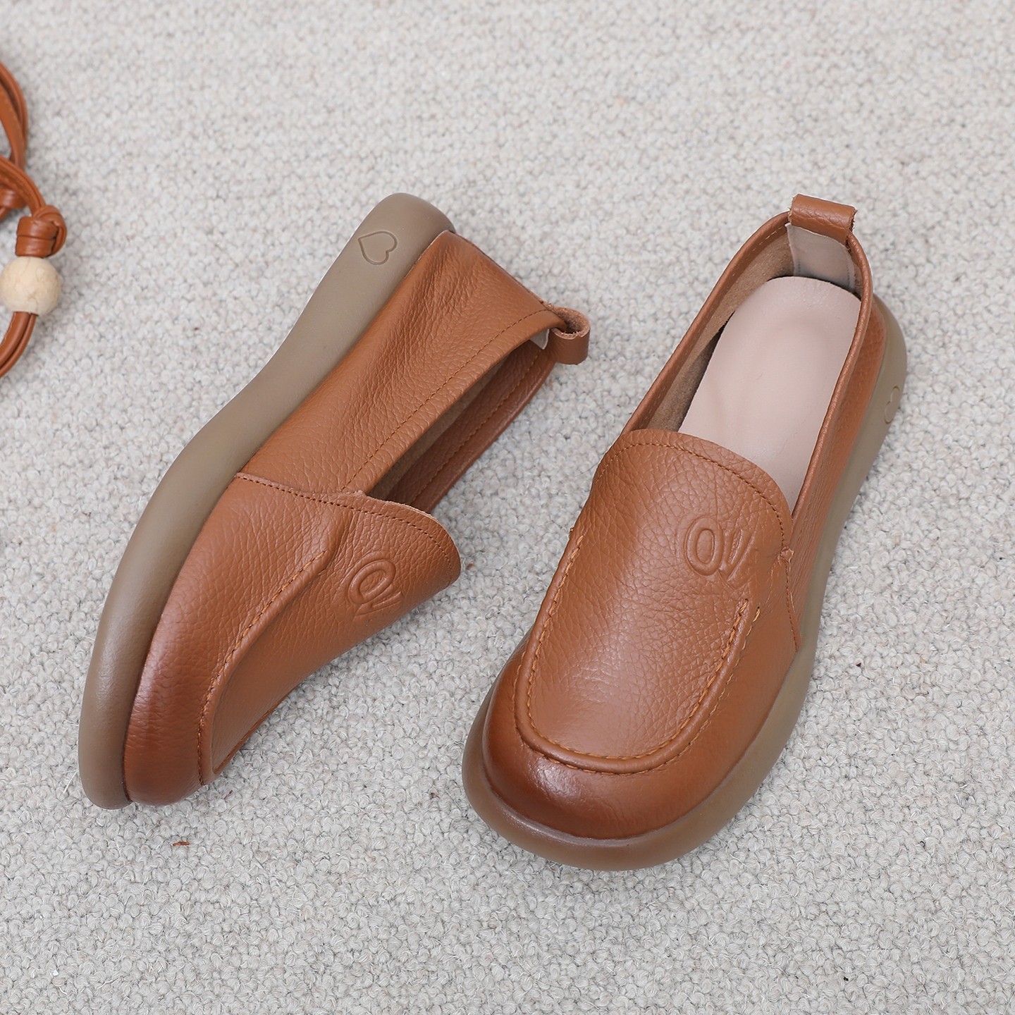 春秋款真皮单鞋女休闲圆头软底舒适平底套脚妈妈鞋宽松奶奶女皮鞋,女鞋,深口单鞋,淘宝优惠券,粉丝福利购,淘宝优惠卷