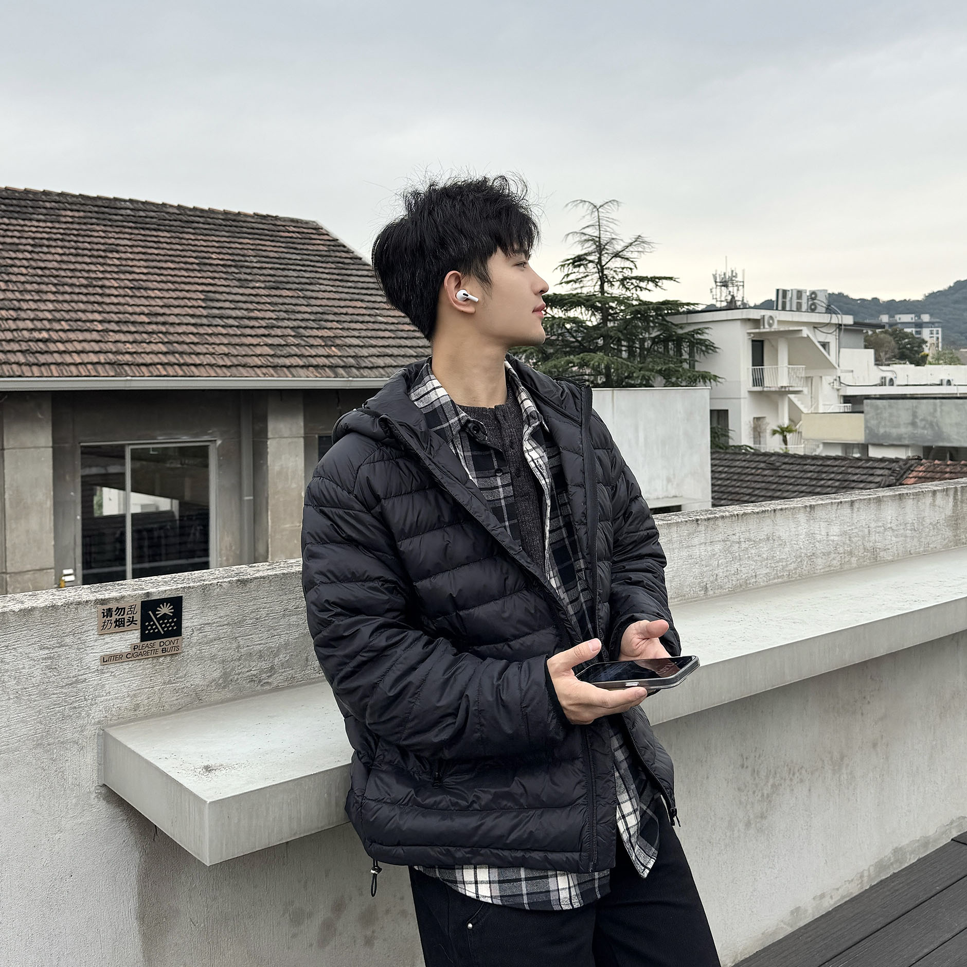 户外轻量化排骨羽绒服男连帽短款