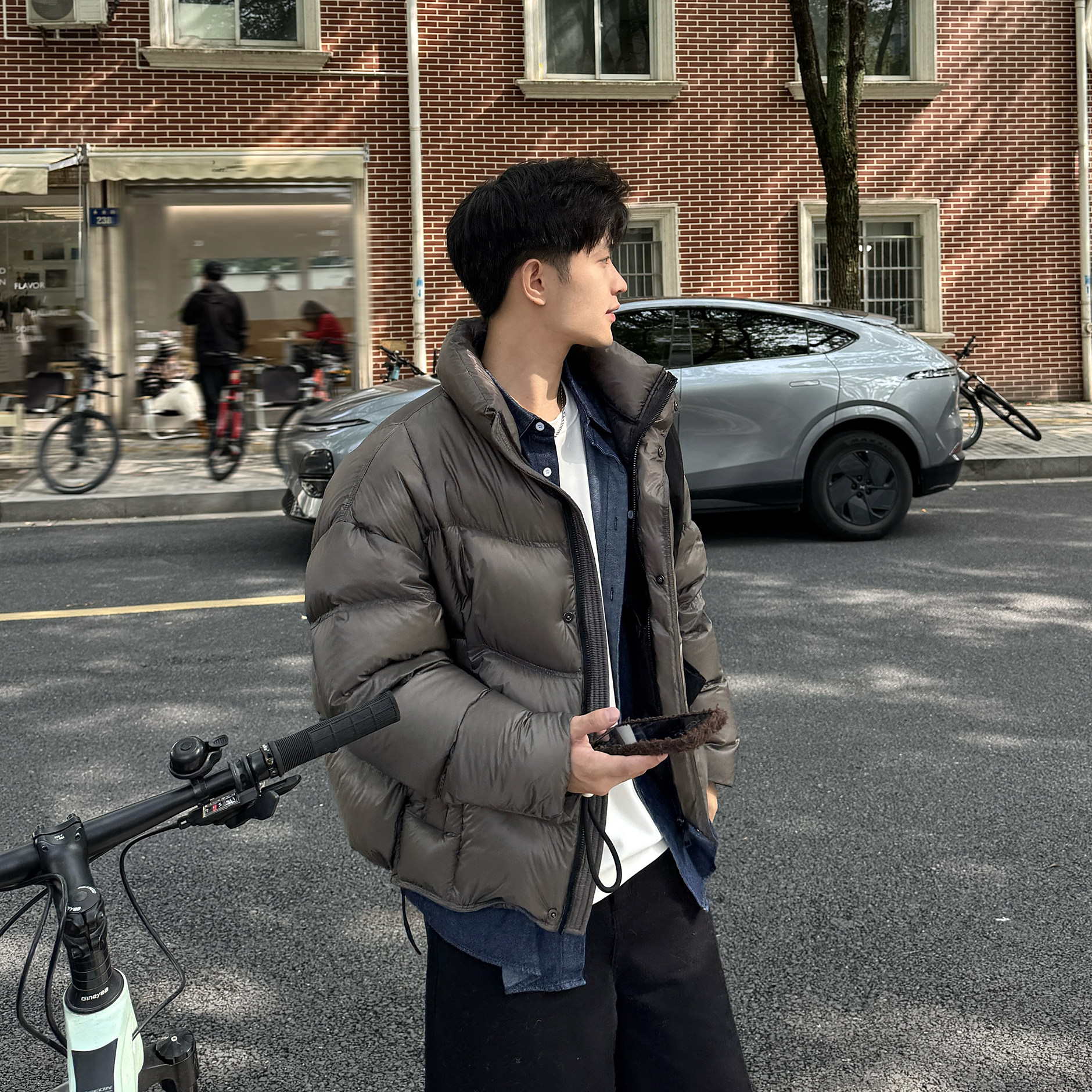 飞型记90白鸭绒羽绒服男冬季新款百搭泡芙亮面立领面包服羽绒外套