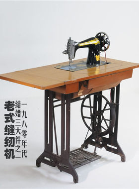 老旧缝纫机服装店橱窗摆设复古