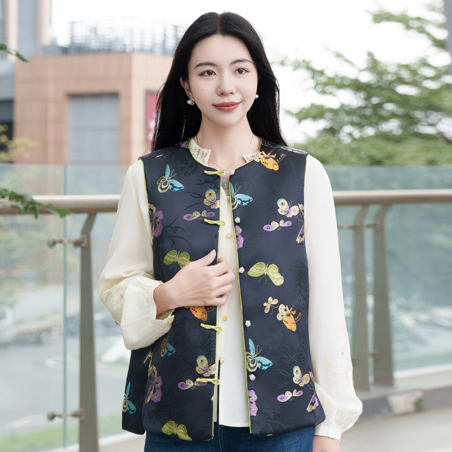 国风新中式无袖圆领蝴蝶刺绣盘扣