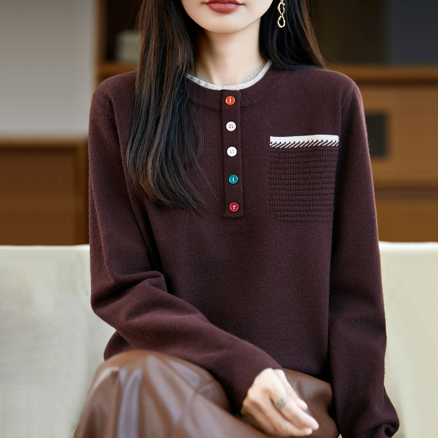 撞色圆领彩扣宽松羊毛衫女春秋新款百搭时尚减龄洋气针织打底毛衣