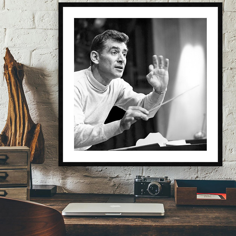 leonard bernstein 伯恩斯坦古典音乐指挥钢琴家琴房教室人物挂画