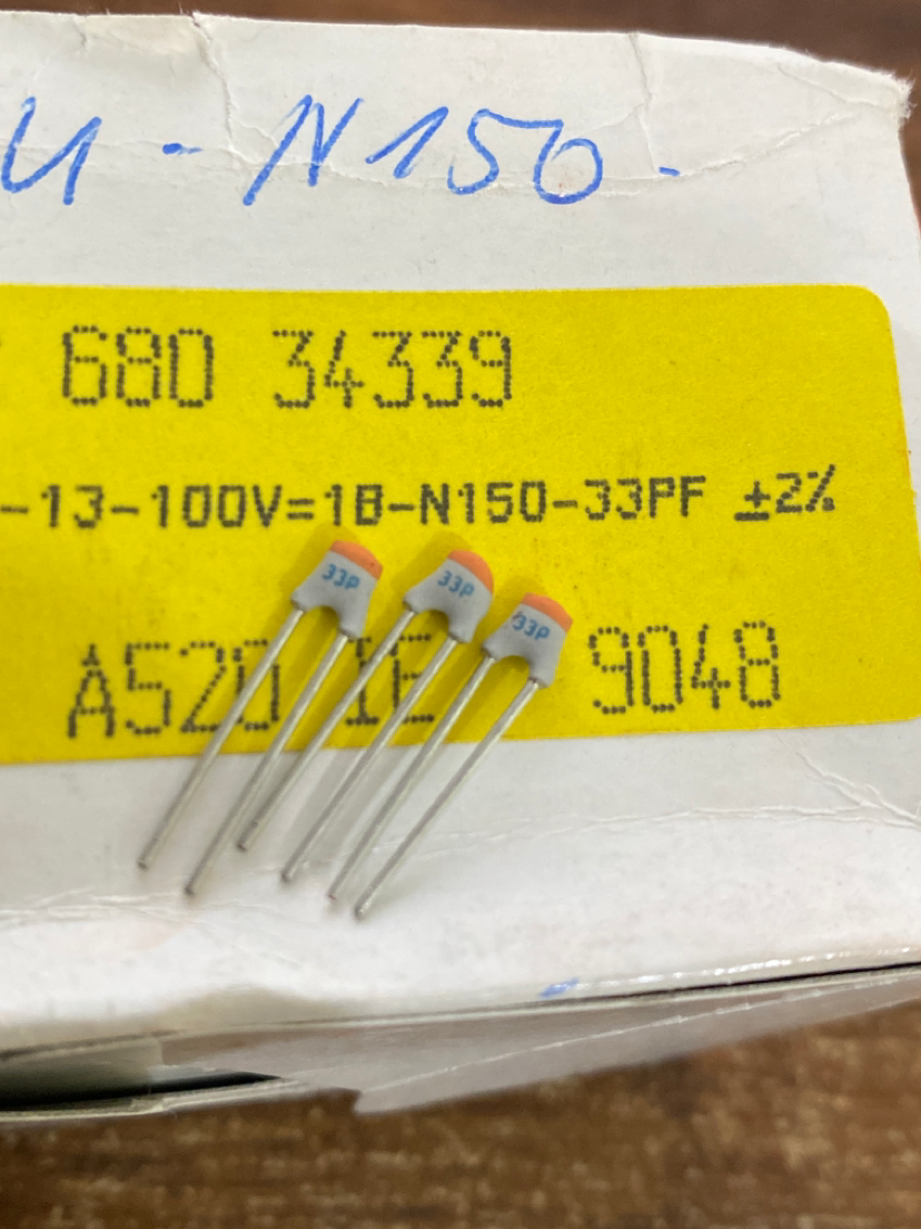 33PF/P高频银膜电容器2.5MM脚距