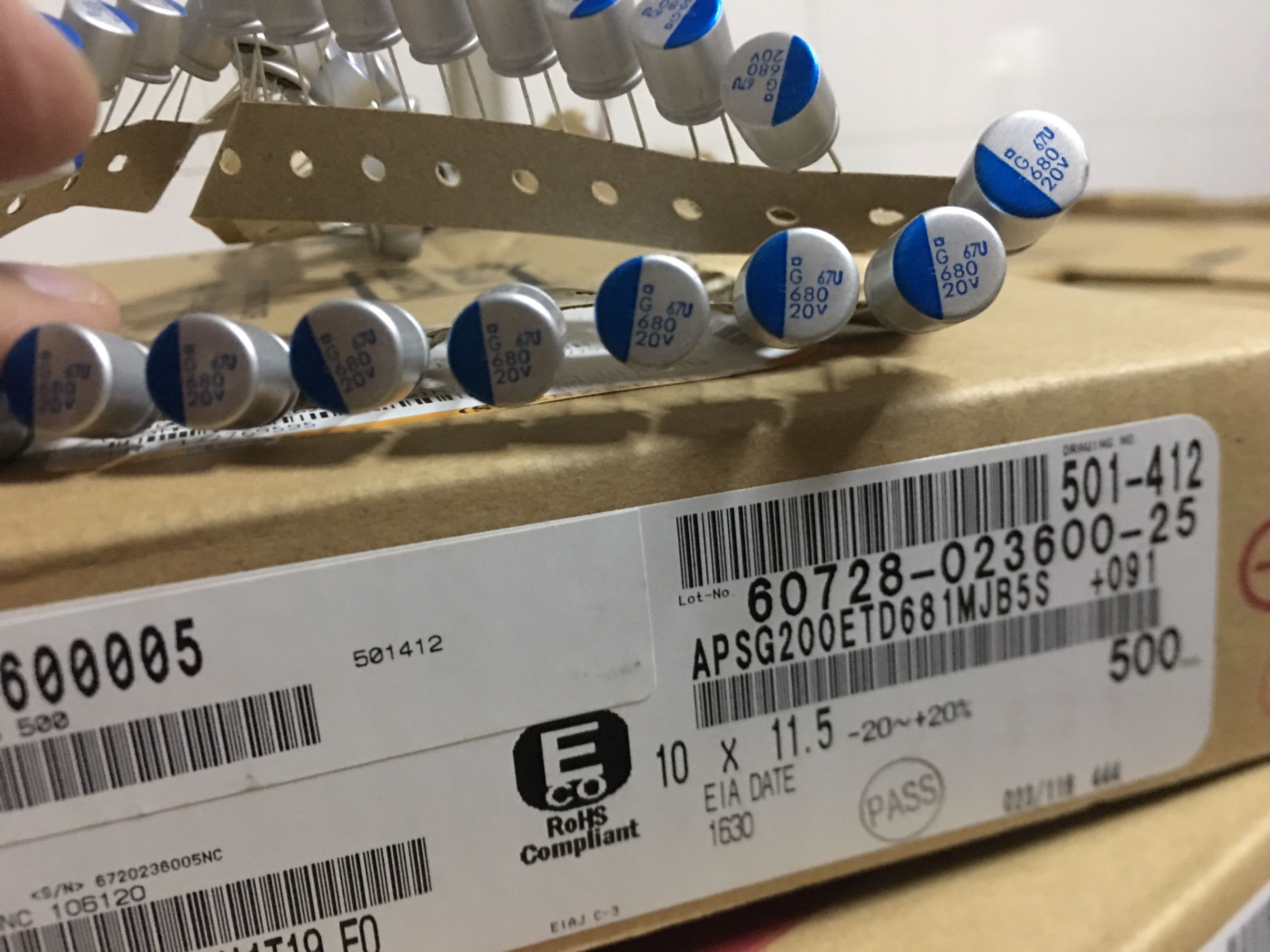 APSG200ETD681MJB5S PSG 20V680UF/20V 日本化工黑金刚固态电容器